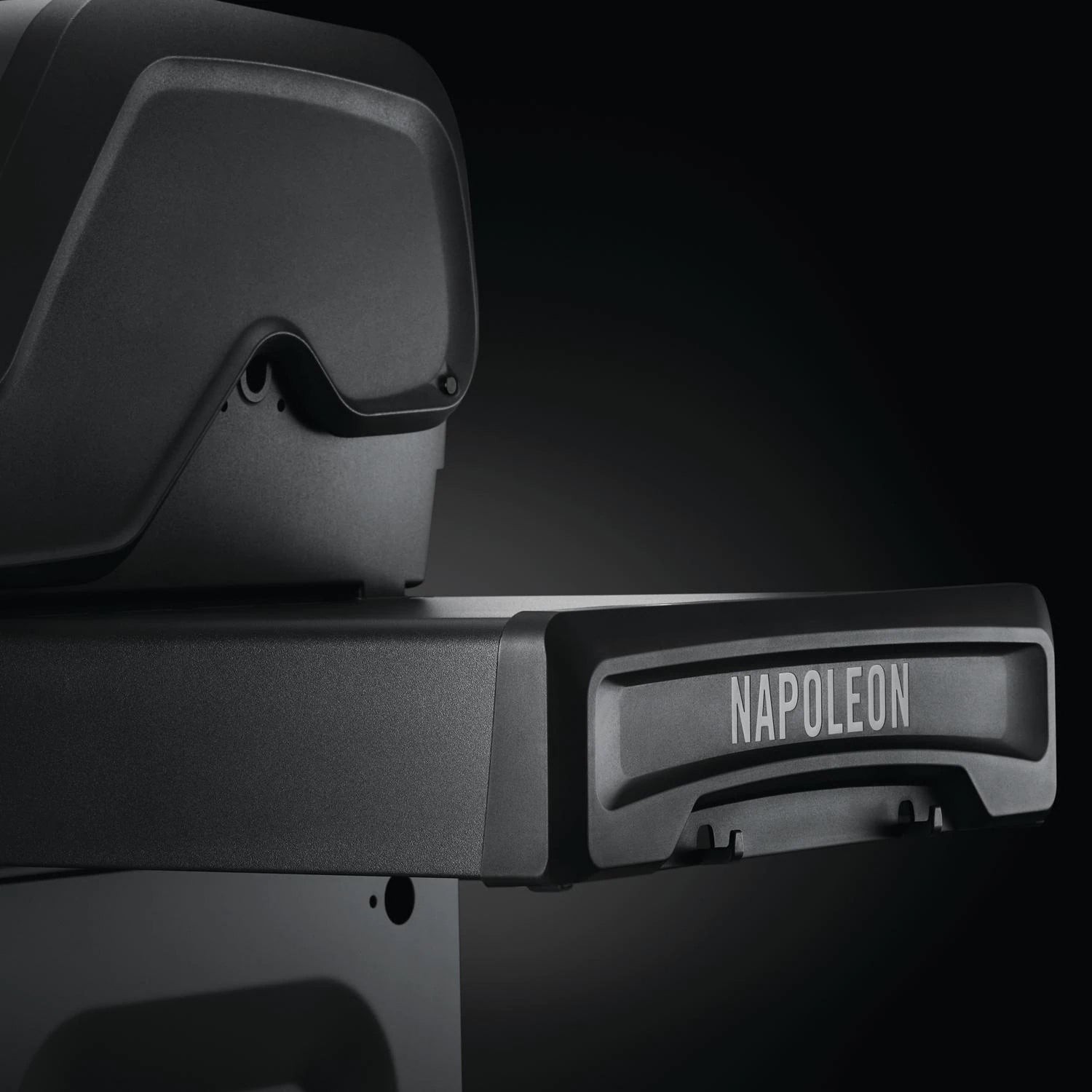 Napoleon Phantom Rogue SE 425 RSIB Gas BBQ – Propane with Infrared Rear & Side Burners, Matte Black